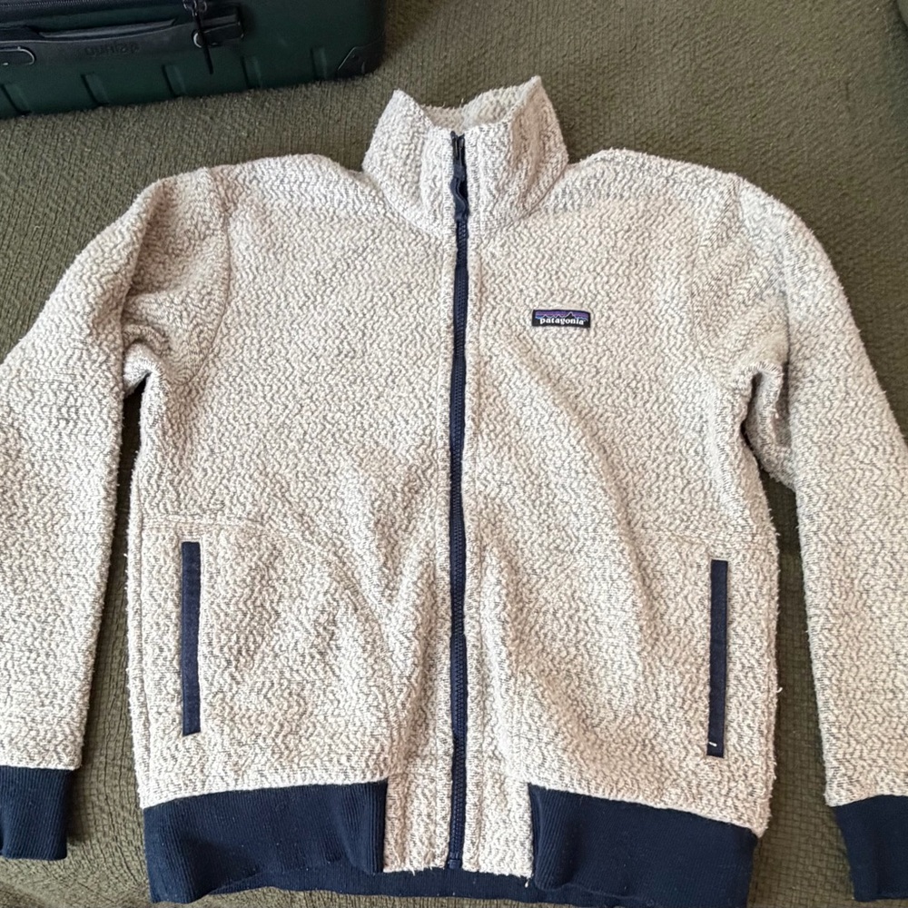 Patagonia Cream and Navy Fleece Jacket